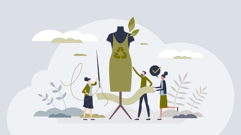 Illustration von drei Personen, die an einem grünen Kleid arbeiten, das auf einer Schaufensterpuppe ausgestellt ist und nachhaltige Mode mit einem Recyclingsymbol auf dem Kleid symbolisiert. Im Hintergrund sind Pflanzen und Wolken zu sehen, die die Prinzipien des veganen Lebens widerspiegeln.