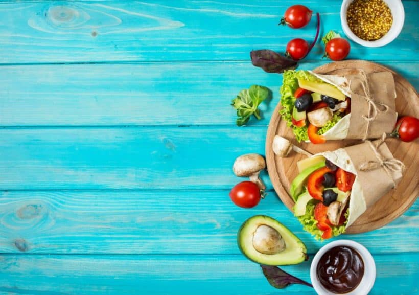 gesunde vegane Ernaehrung mit Gemuese und gesunden Fetten